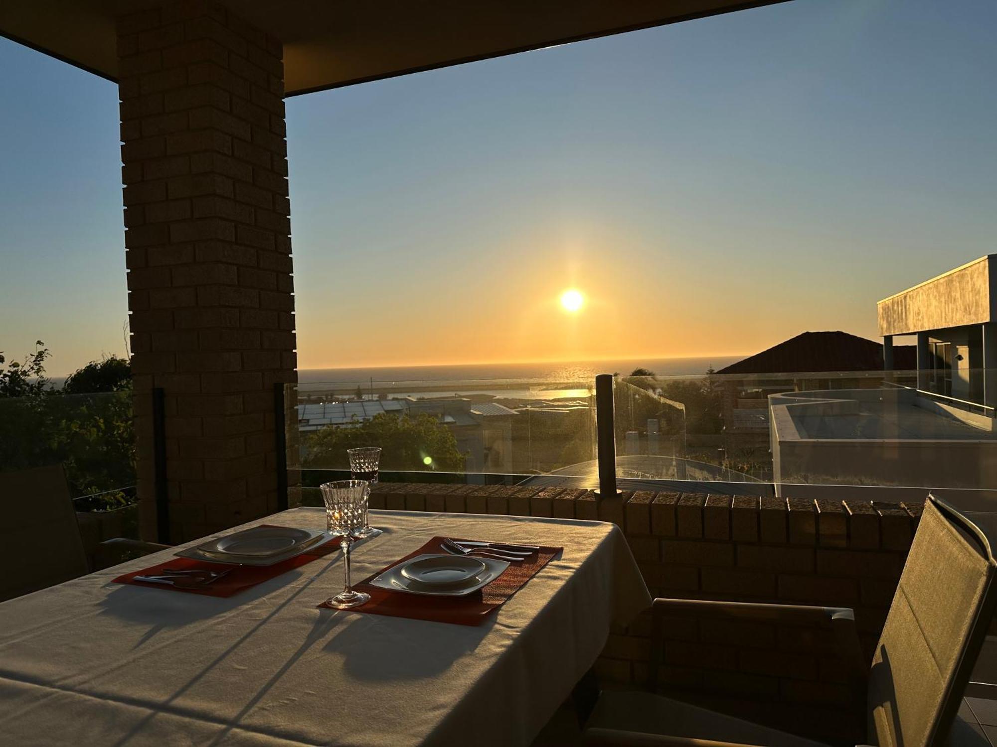 Sunny Ocean View Retreat Apartment Perth Exterior photo