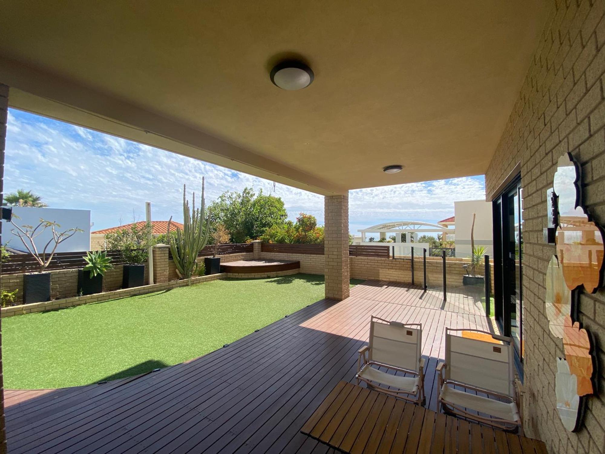 Sunny Ocean View Retreat Apartment Perth Exterior photo
