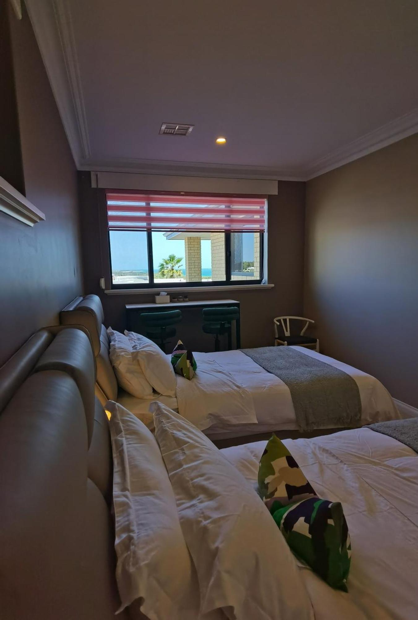 Sunny Ocean View Retreat Apartment Perth Room photo